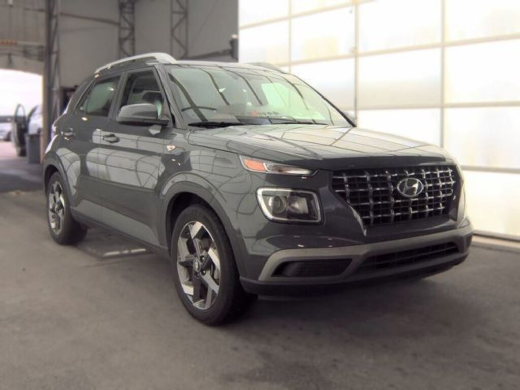 Used 2025 Hyundai Venue SEL SUV