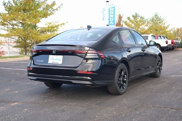 2025 Honda Accord SE photo 2