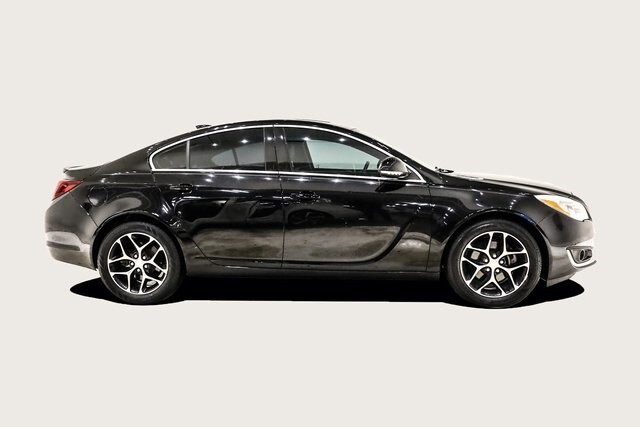 2016 Buick Regal Sport Touring photo 3