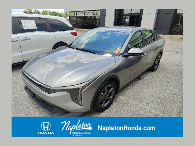 2025 Kia K4 LXS AT's photo