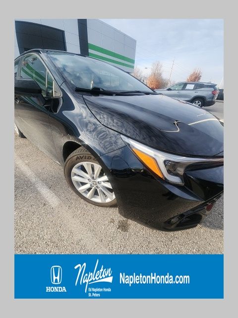 2024 Toyota Corolla Hatchback SE's photo