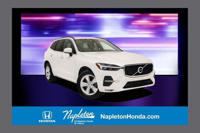 2022 Volvo XC60 Momentum's photo