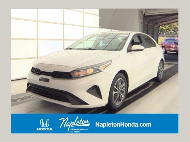 2023 Kia Forte LXS AT's photo
