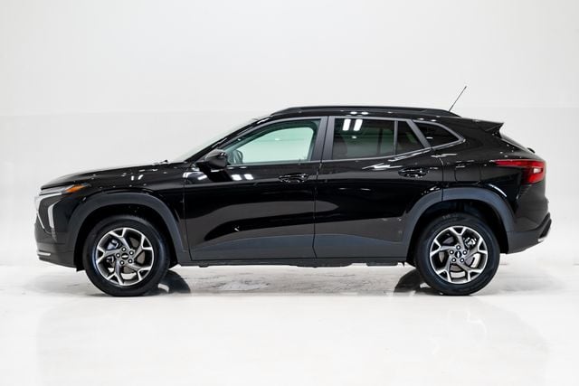 2025 Chevrolet Trax LT - Photo 28