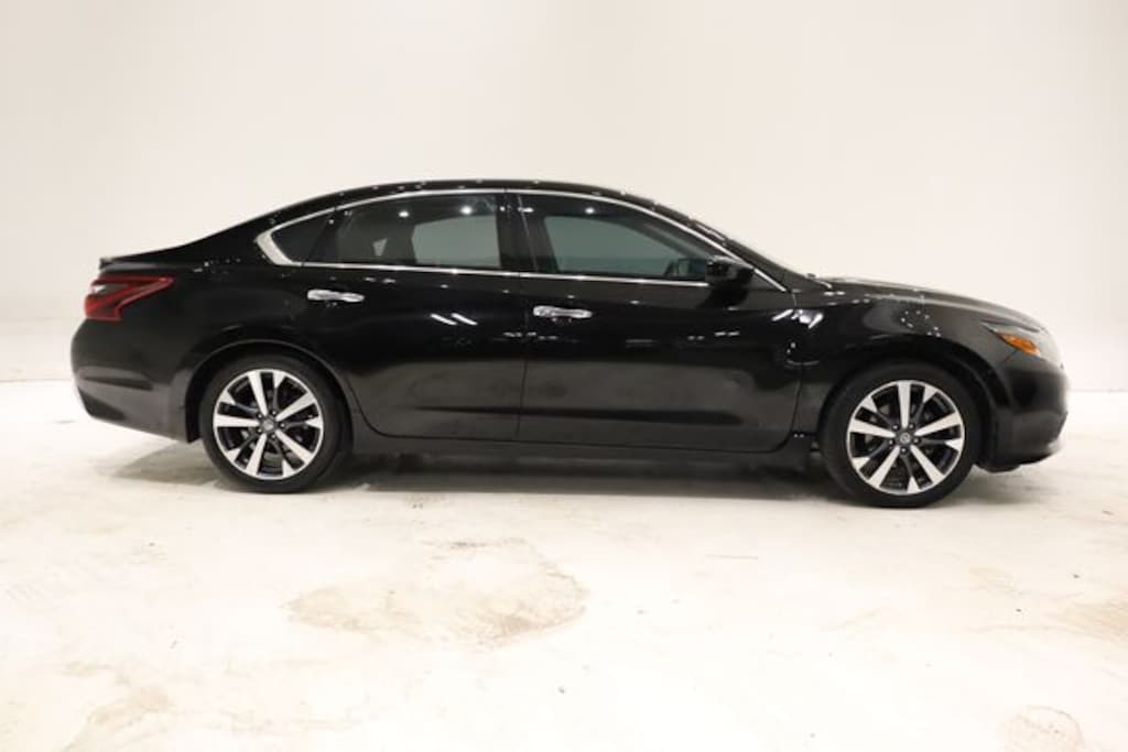 Used 2017 Nissan Altima 2.5 SR Sedan