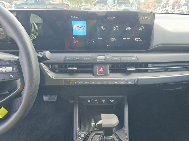 2025 Kia K4 LXS - Photo 9
