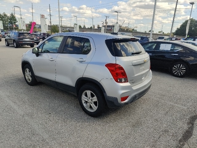 2021 Chevrolet Trax LS photo 3