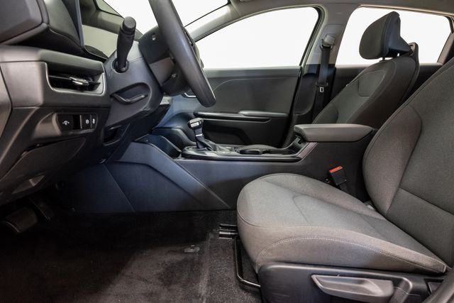 2025 Kia K4 LXS - Photo 11