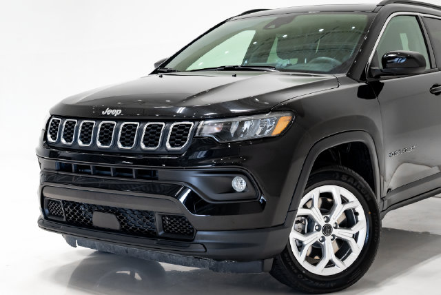 Used 2025 Jeep Compass Latitude SUV