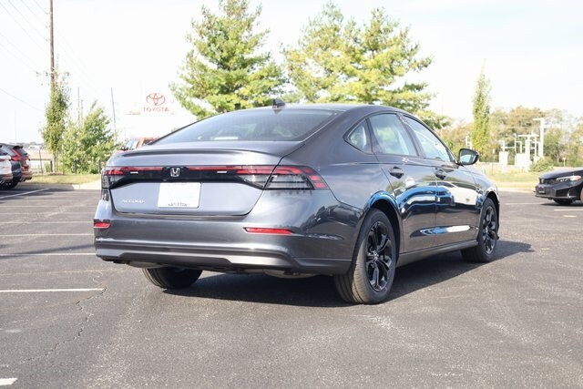 2025 Honda Accord SE photo 2