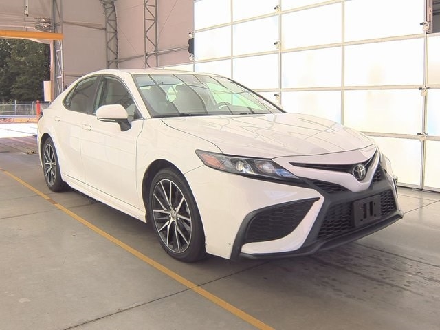 Used 2022 Toyota Camry SE with VIN 4T1G11AKXNU693852 for sale in Saint Peters, MO