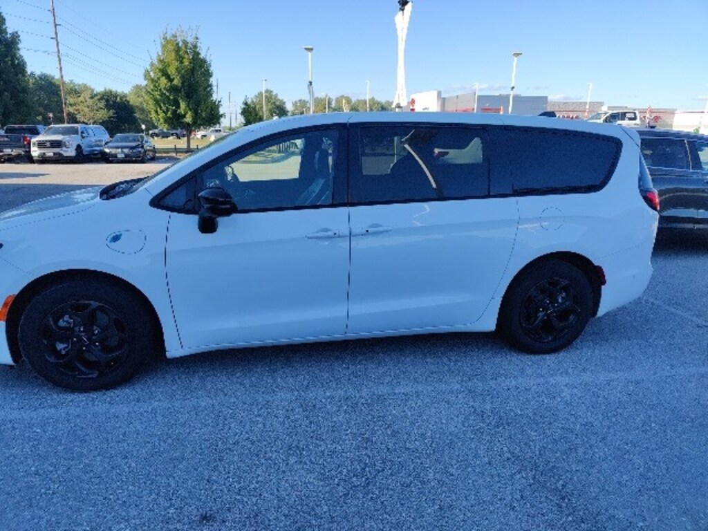 Used 2023 Chrysler Pacifica Plug-In Hybrid Limited Van Passenger Van
