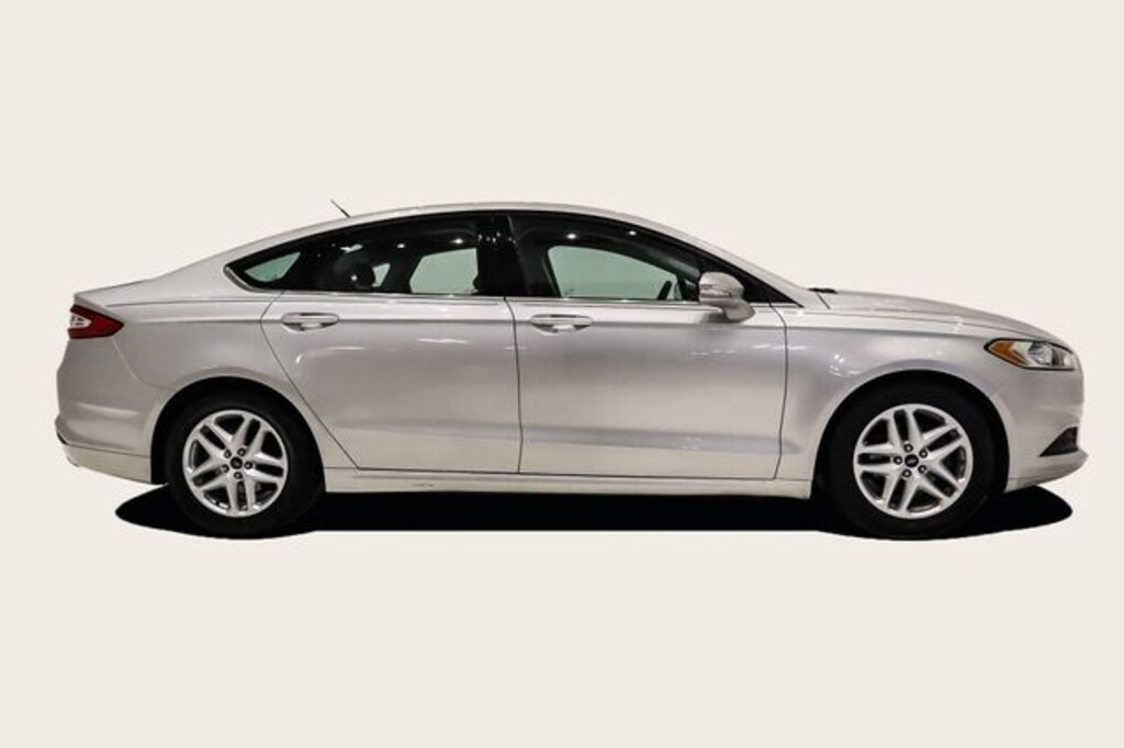 Used 2015 Ford Fusion SE Sedan