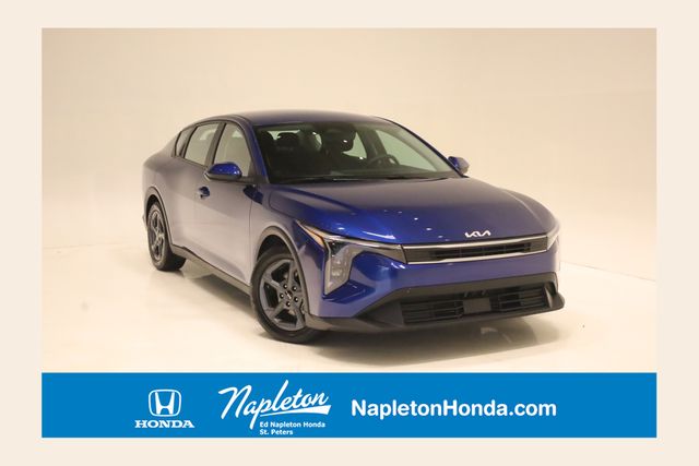 2025 Kia K4 LXS AT's photo