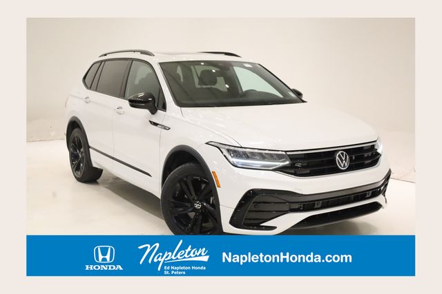 2023 Volkswagen Tiguan SE R-LINE BLACK's photo