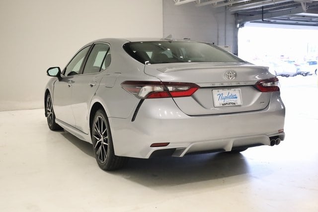 2024 Toyota Camry SE photo 5