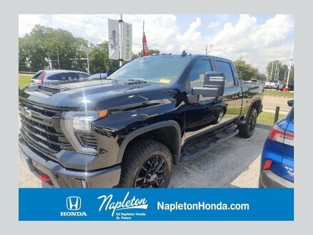2025 Chevrolet Silverado HD LT 4WD Crew Cab Standard Box's photo