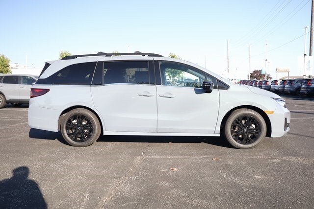 2026 Honda Odyssey photo 2