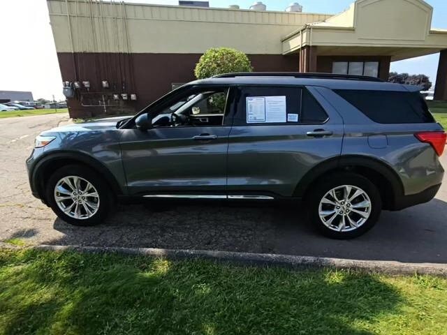 2023 Ford Explorer XLT photo 3