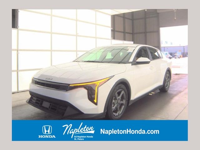 2025 Kia K4 LXS AT's photo