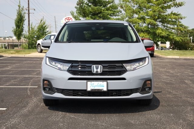 2026 Honda Odyssey Touring photo 2