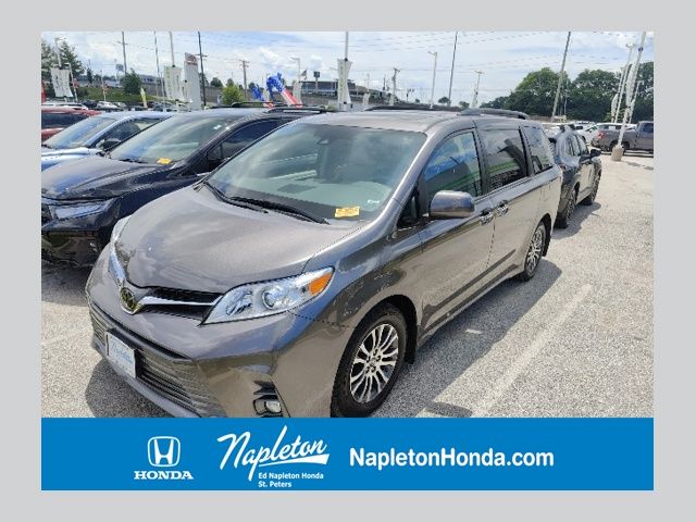 2019 Toyota Sienna XLE V6 8-Passenger's photo