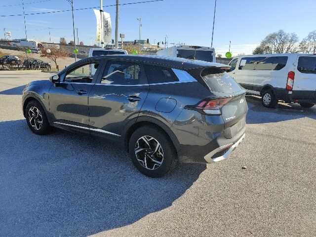 2024 Kia Sportage LX photo 3