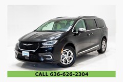 2021 Chrysler Pacifica Limited Van Passenger Van