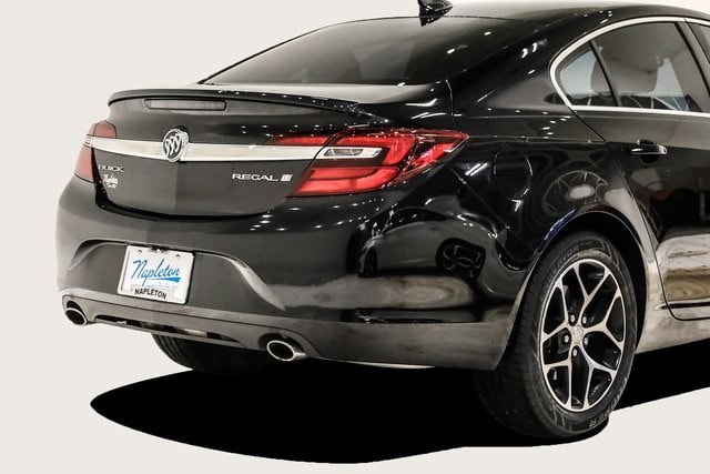 2016 Buick Regal Sport Touring photo 3