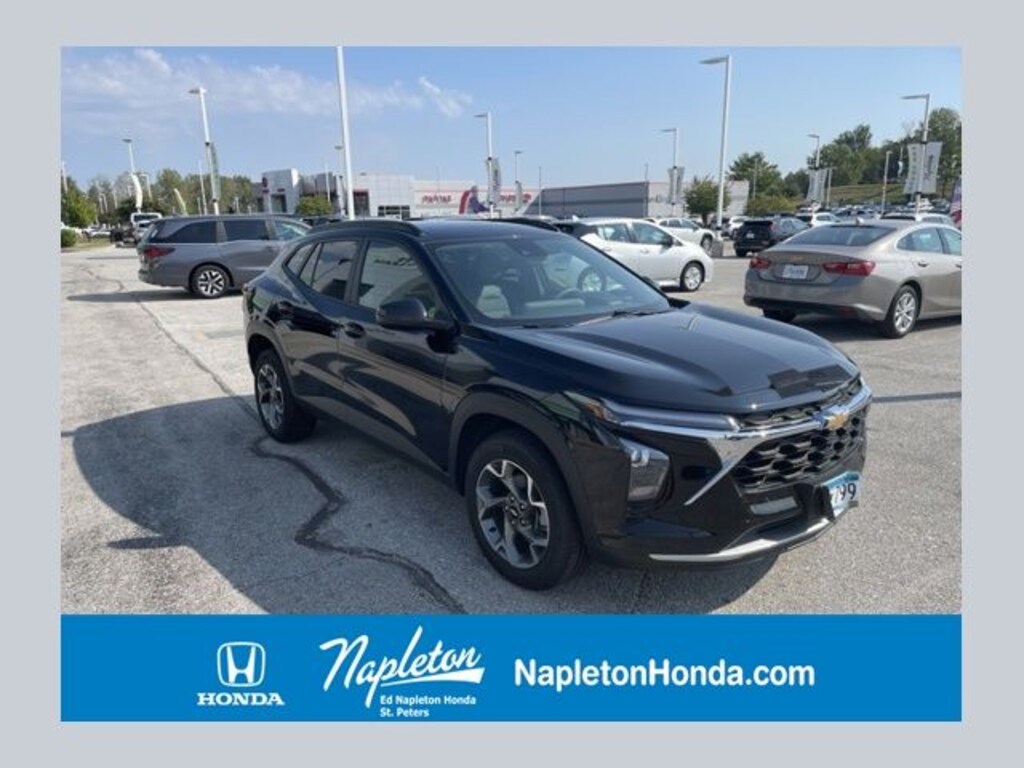 Used 2025 Chevrolet Trax LT SUV