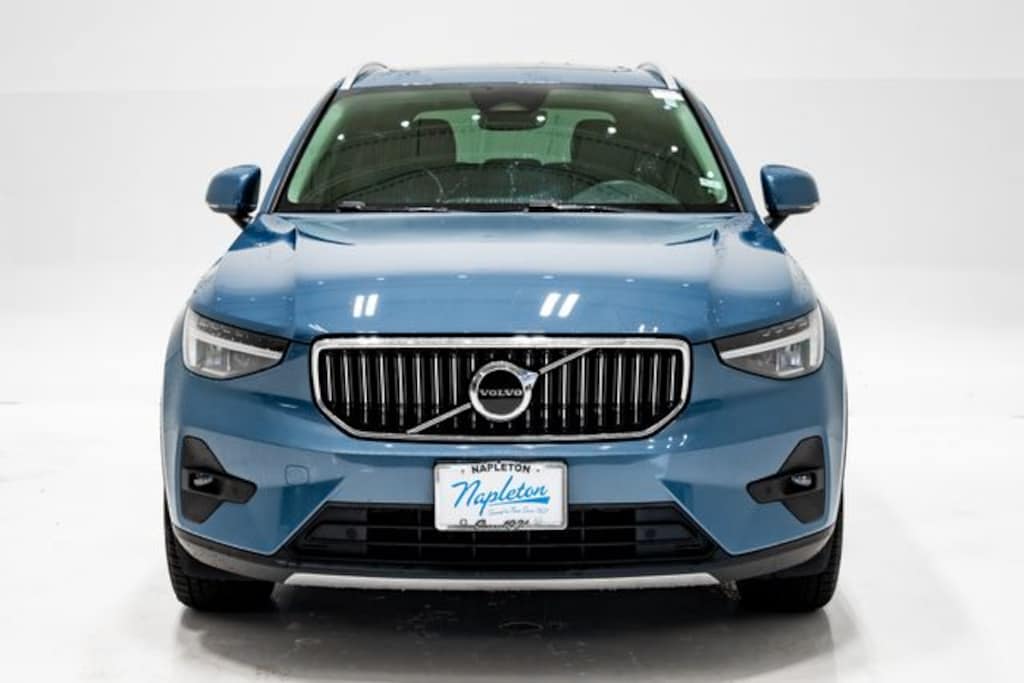 Used 2023 Volvo XC40 B5 Plus Bright Theme SUV