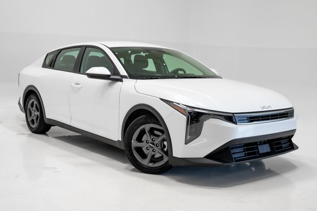 2025 Kia K4 LXS - Photo 6