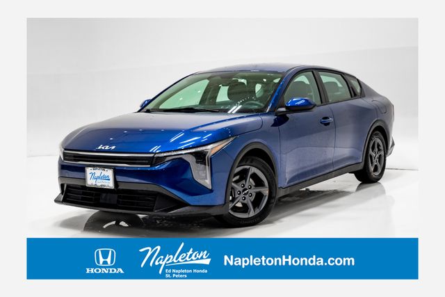2025 Kia K4 LXS - Photo 1
