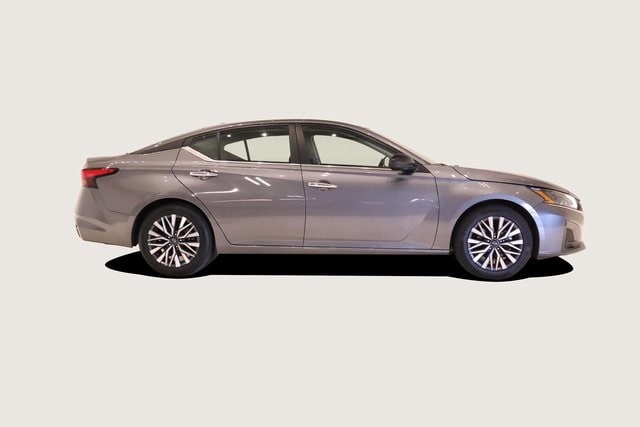 2024 Nissan Altima 2.5 SV photo 3
