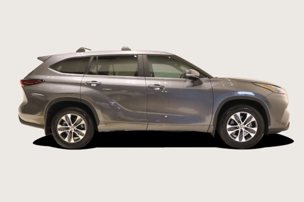 Used 2024 Toyota Highlander LE SUV