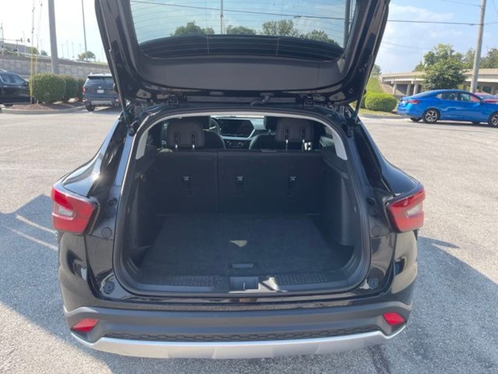 Used 2025 Chevrolet Trax LT SUV