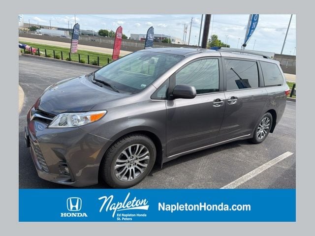 2019 Toyota Sienna XLE V6 8-Passenger's photo