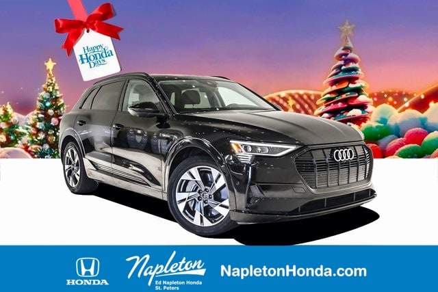 2021 Audi e-tron Premium's photo