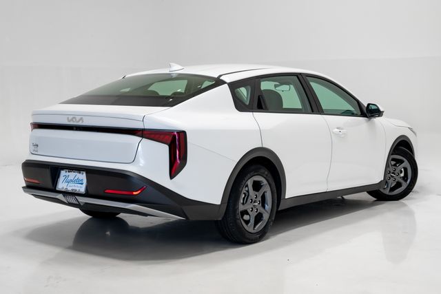 2025 Kia K4 LXS - Photo 32