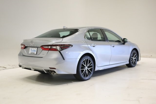 2024 Toyota Camry SE photo 4