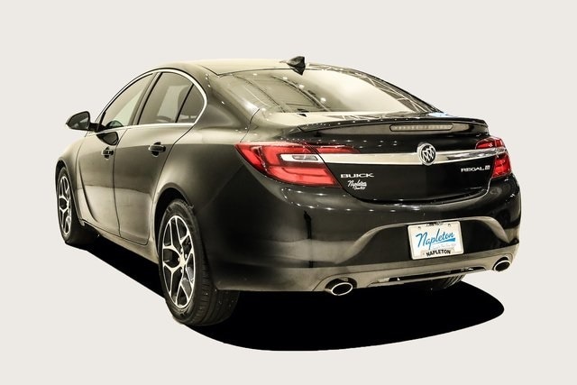 2016 Buick Regal Sport Touring photo 4