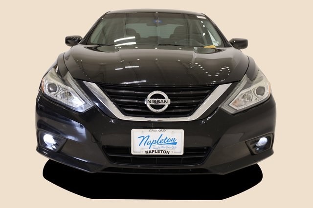 Used 2017 Nissan Altima Base with VIN 1N4AL3AP8HC197542 for sale in Saint Peters, MO