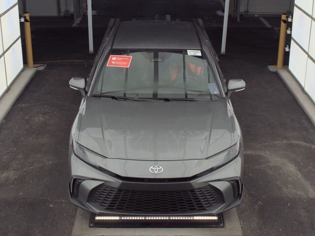 2025 Toyota Camry SE photo 3