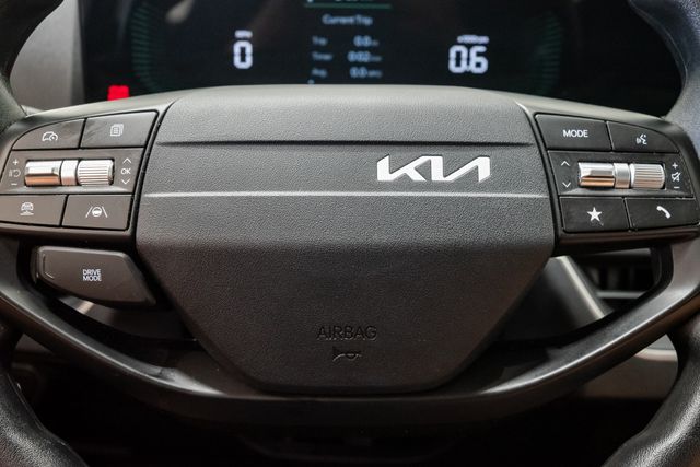 2025 Kia K4 LXS - Photo 12