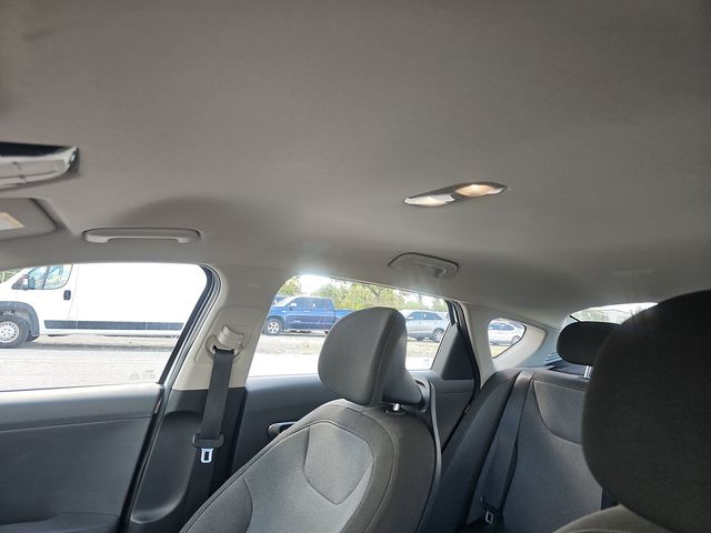 2025 Kia K4 LXS - Photo 16