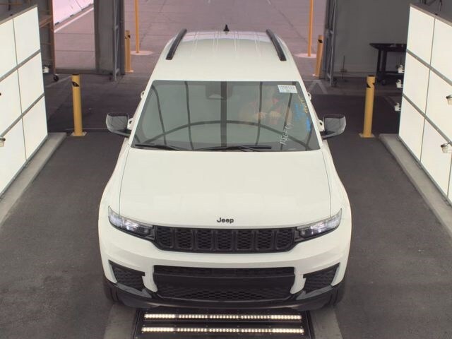 2023 Jeep Grand Cherokee Altitude photo 2