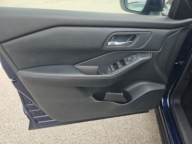2025 Nissan Rogue SV - Photo 7