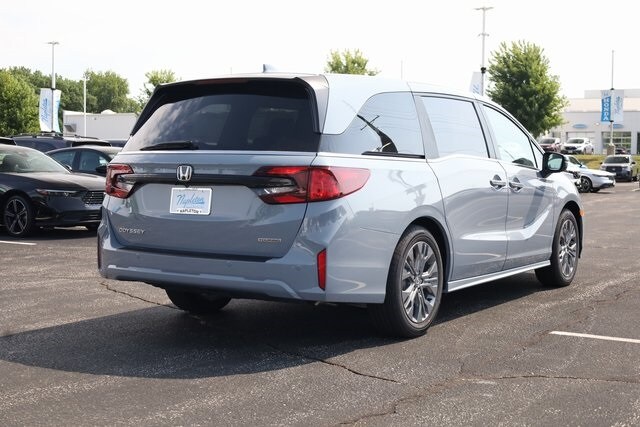 2026 Honda Odyssey Touring photo 4
