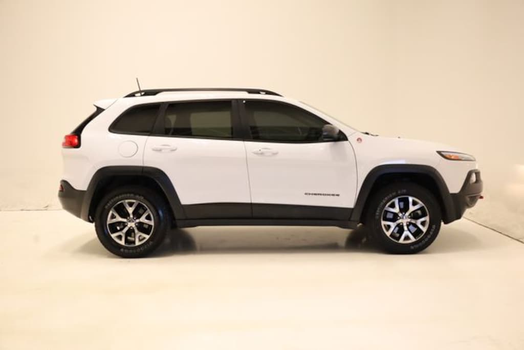 Used 2016 Jeep Cherokee Trailhawk SUV