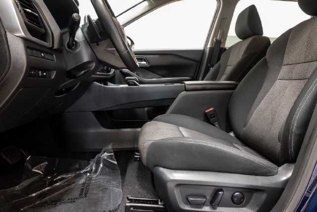 2025 Nissan Rogue SV - Photo 13